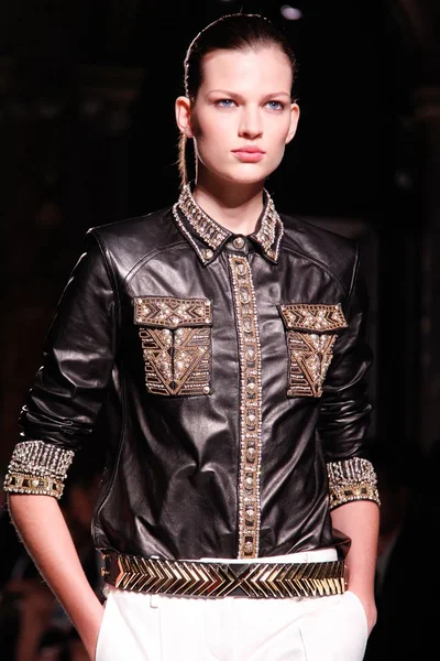 Look 77